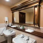 Earls Court House 4*