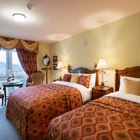 Earls Court House 4*