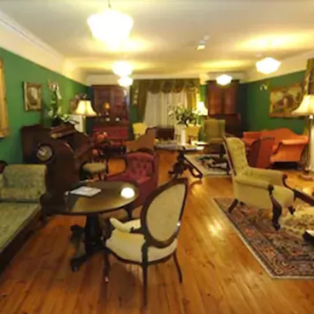 Earls Court House Guest house 4*