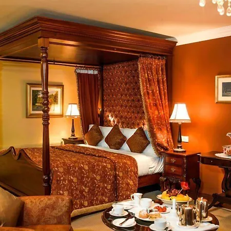 Earls Court House Guest house 4*