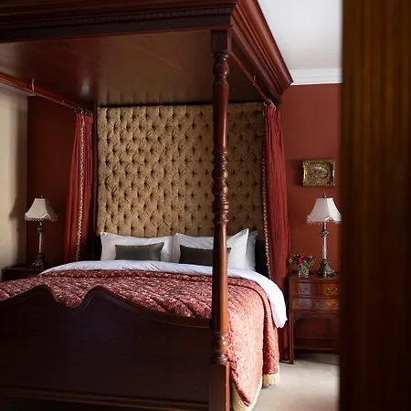 Earls Court House Guest house 4*
