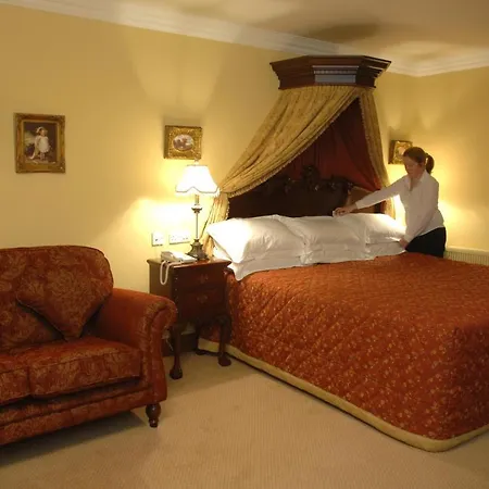 Earls Court House 4*