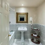 Earls Court House بيت ضيافة 4*