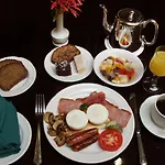 Earls Court House 4*