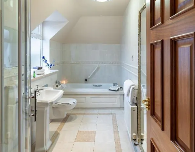 Earls Court House 4* Килларни