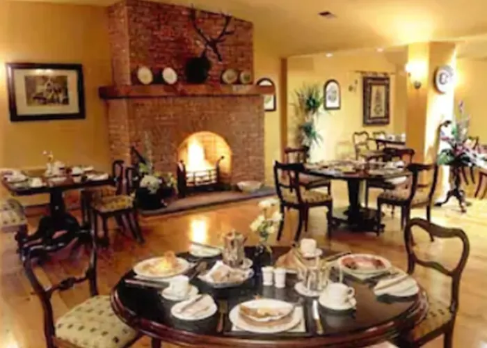 Earls Court House 4* Килларни