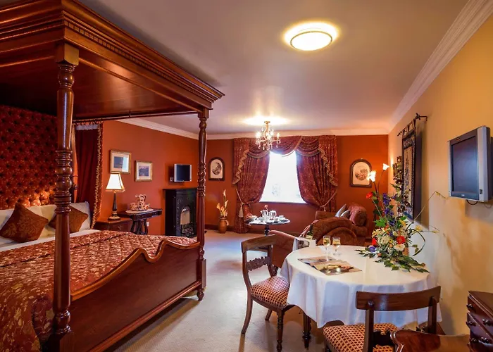 Earls Court House 4*